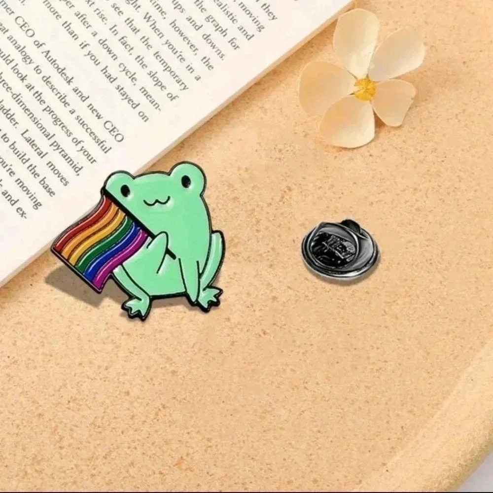 LGBT 🌈 pride flag frog cute enamel pin brooch charm purse bag decor satchel